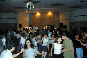 dance crowd b: 