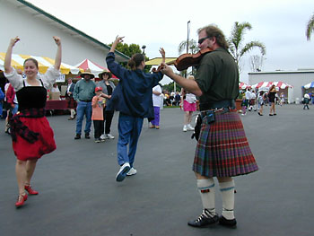 playin n dancing: 
