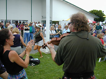 play n dance clap: 