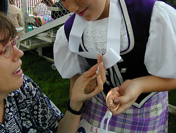 proud aunt look medal: 