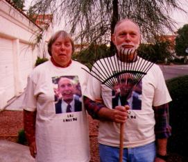 mom and pop: Mom and Pop. They are better now, since they left Texas.  &copy; 2000, Tom Clifton