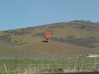 Hot Air Baloon on the hill: 