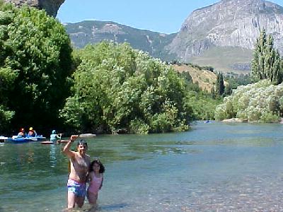 Juan and Camila swiming in the Simpson River: 