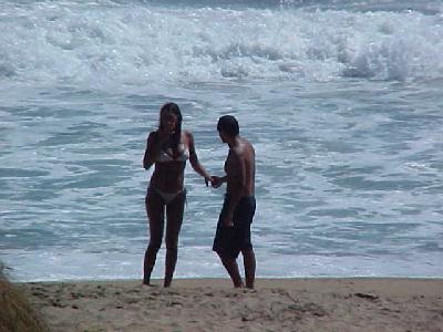 Lovers on the beach: 