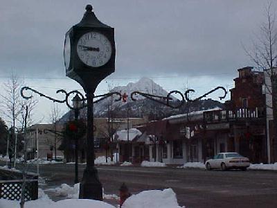 Mt Shasta's Christmas Clock 2002: 