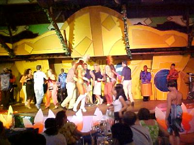 Refrain dancing and great food!: 