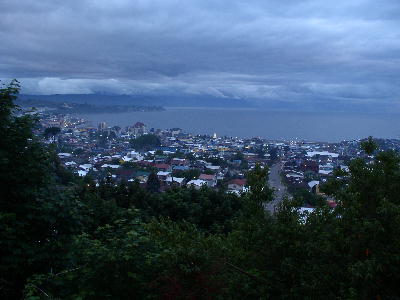 Puerto Varas at night: 